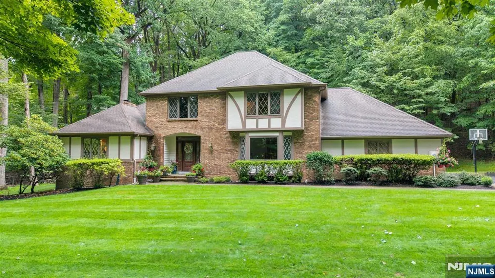 55 Cheyenne Trail Sparta, NJ 07871
