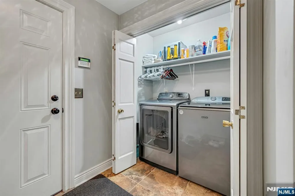 55 Cheyenne Trail Sparta, NJ 07871