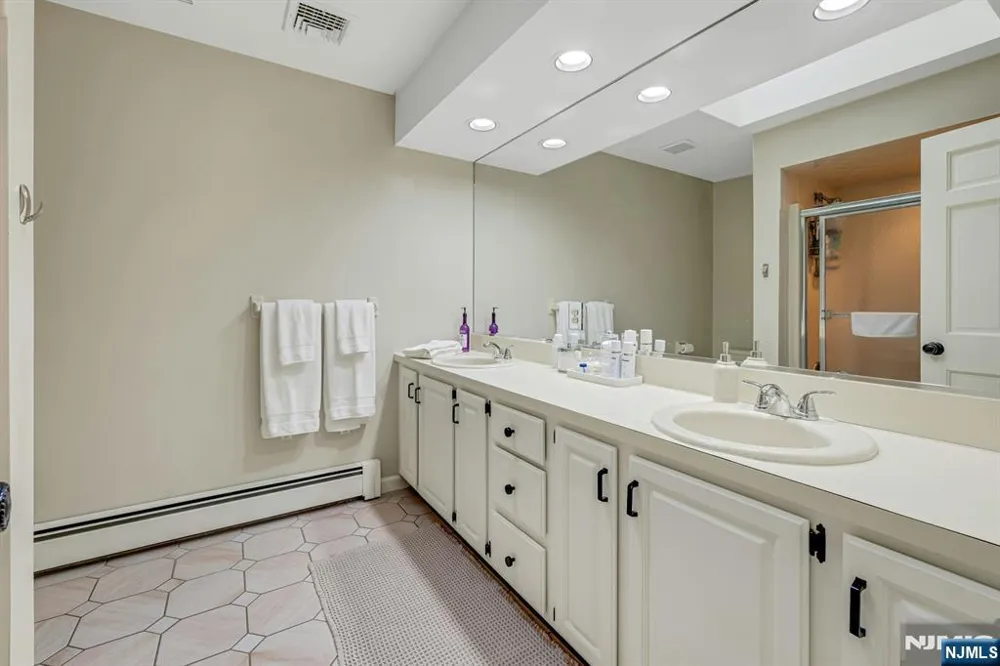55 Cheyenne Trail Sparta, NJ 07871