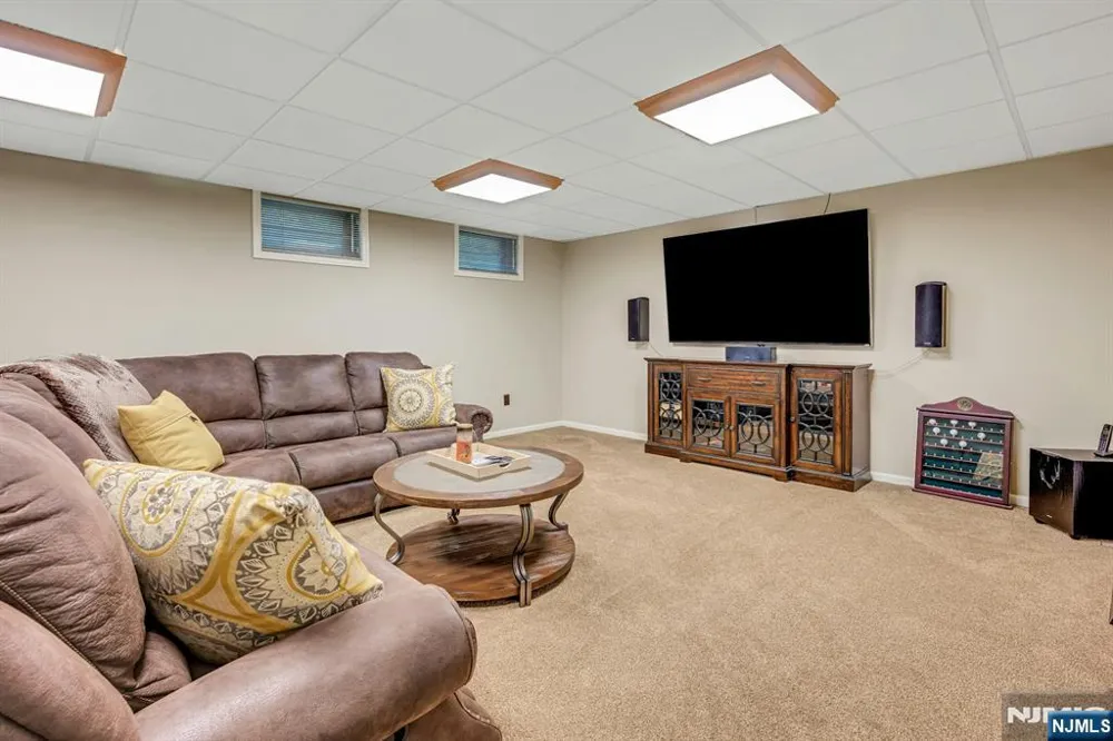 55 Cheyenne Trail Sparta, NJ 07871