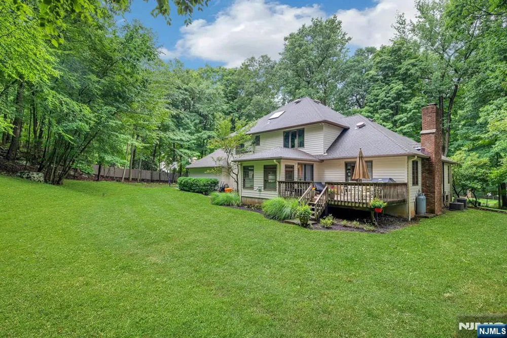 55 Cheyenne Trail Sparta, NJ 07871