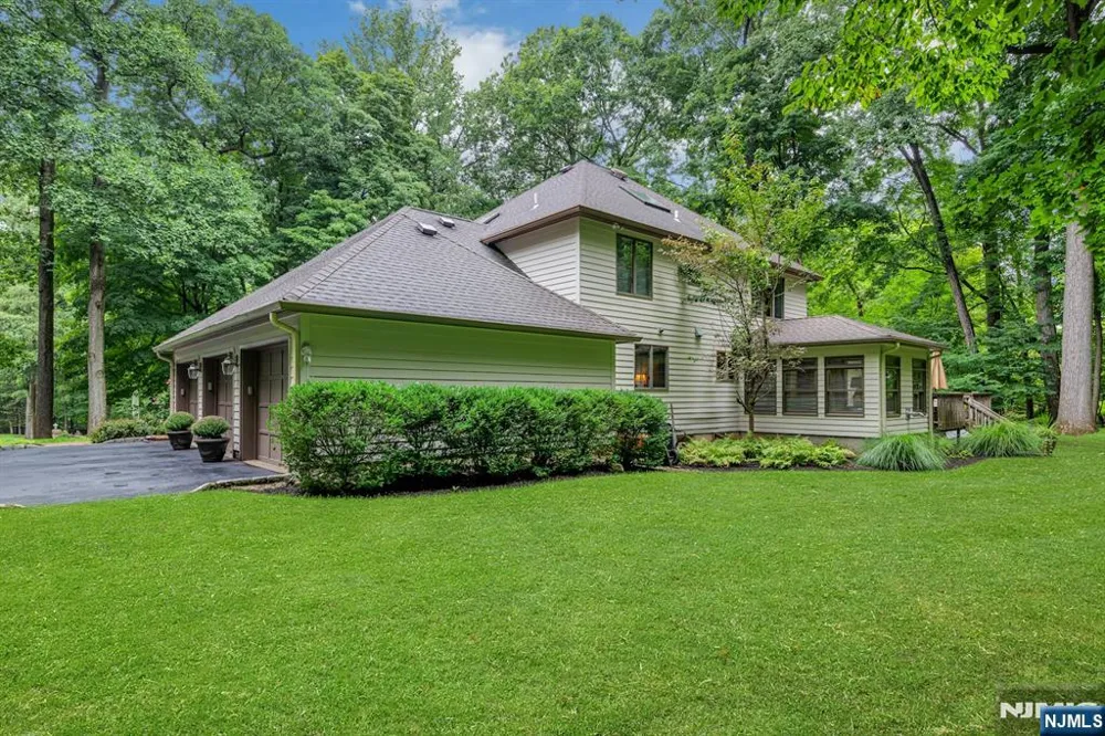 55 Cheyenne Trail Sparta, NJ 07871