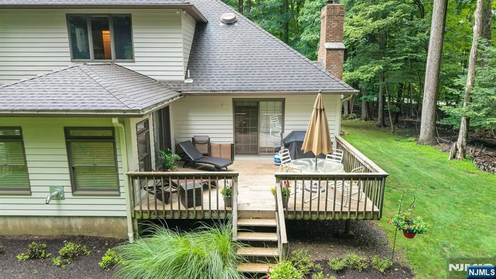 55 Cheyenne Trail Sparta, NJ 07871