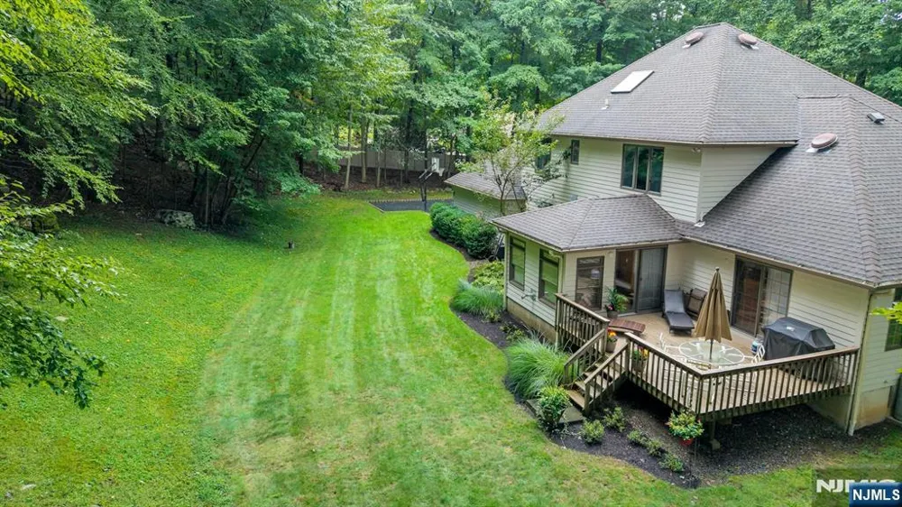 55 Cheyenne Trail Sparta, NJ 07871