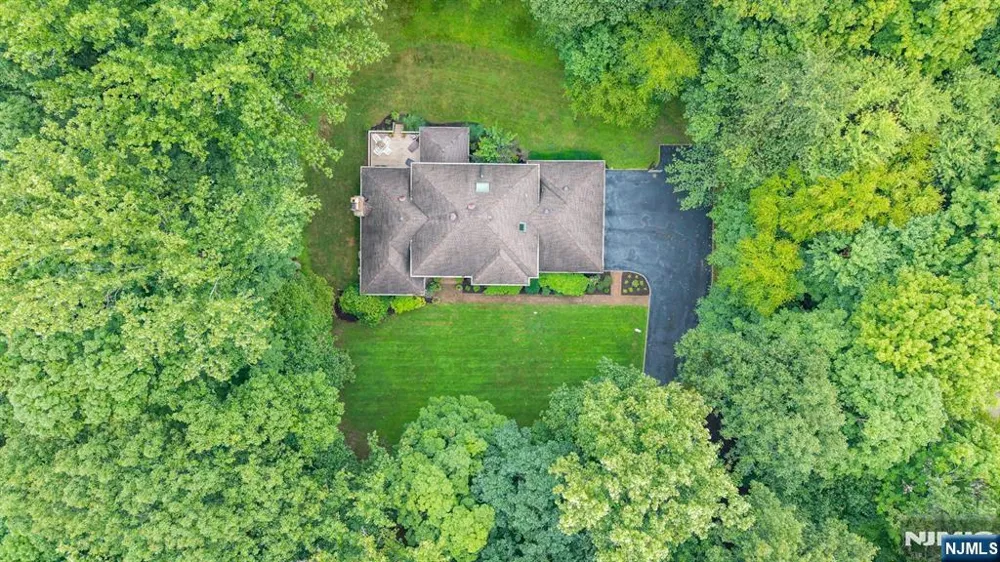 55 Cheyenne Trail Sparta, NJ 07871