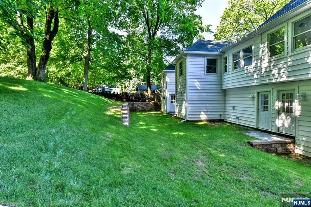 193 E Shore Trail Sparta, NJ 07871