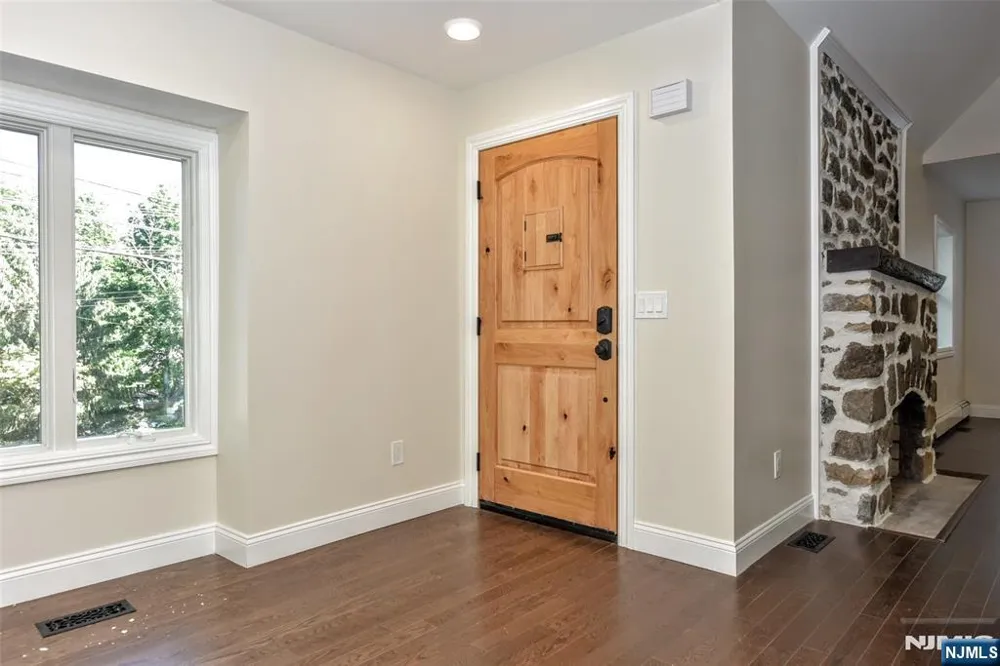 193 E Shore Trail Sparta, NJ 07871