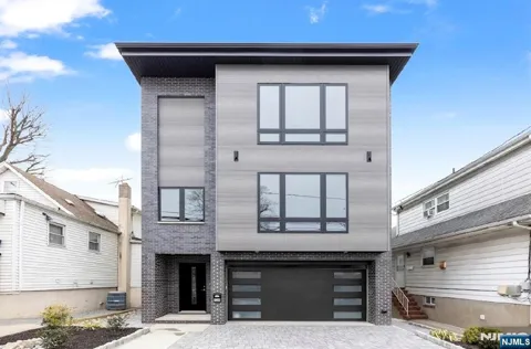 428 Lafayette Avenue