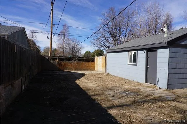 1657 Kingston Street Aurora, CO 80010