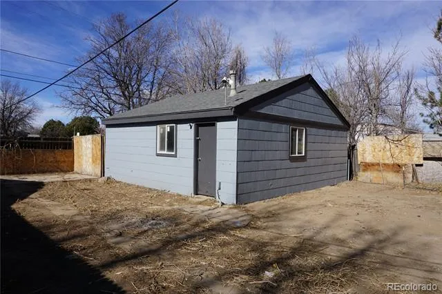 1657 Kingston Street Aurora, CO 80010