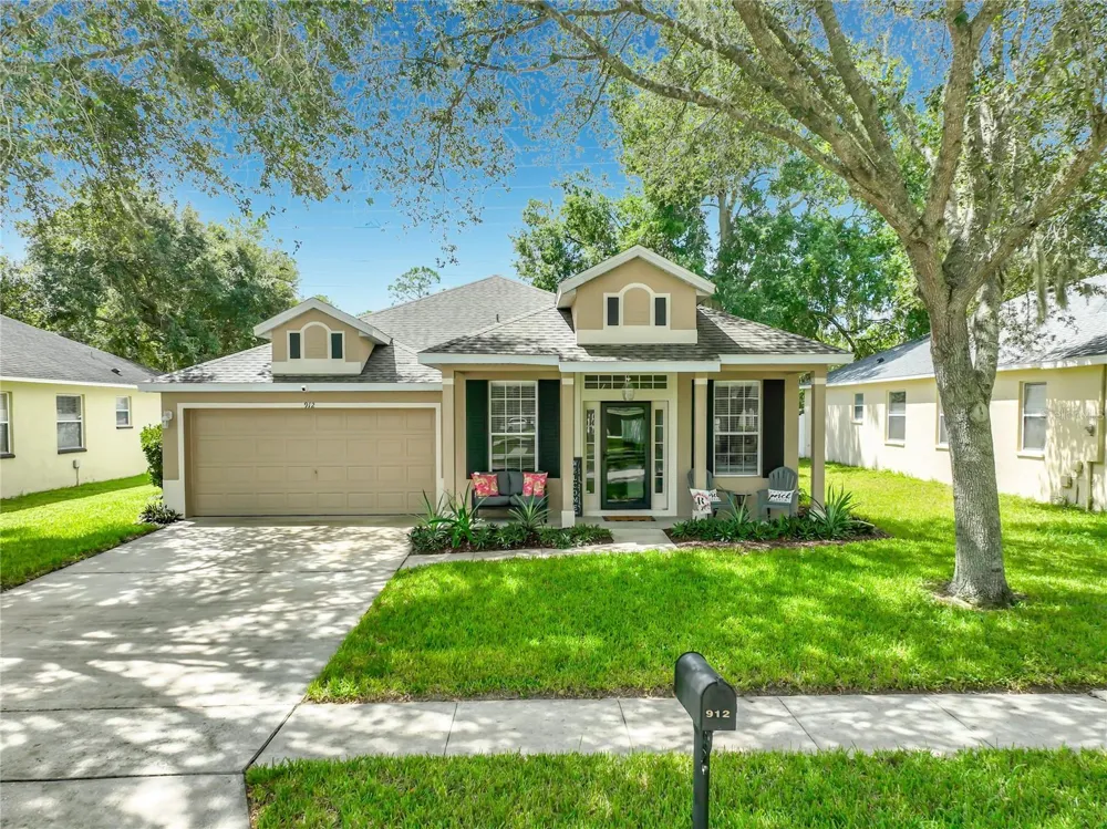 912 MAGNOLIA BLOSSOM COURT Apopka, FL 32712