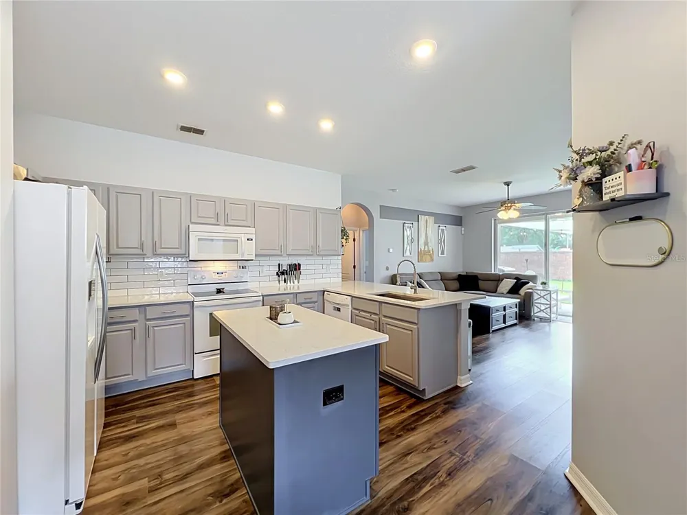 912 MAGNOLIA BLOSSOM COURT Apopka, FL 32712