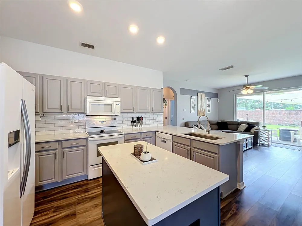 912 MAGNOLIA BLOSSOM COURT Apopka, FL 32712