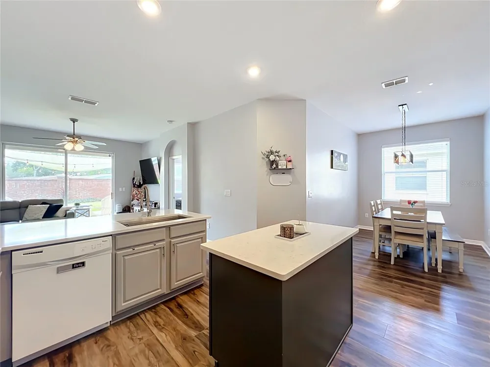 912 MAGNOLIA BLOSSOM COURT Apopka, FL 32712