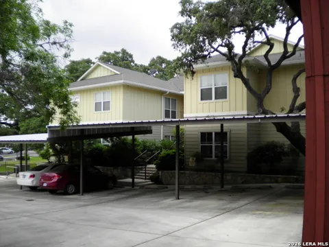 119 W HIGHLAND DR Unit 204