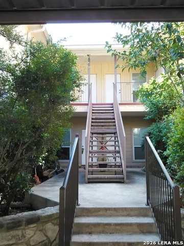119 W HIGHLAND DR Unit 204 Boerne, TX 78006