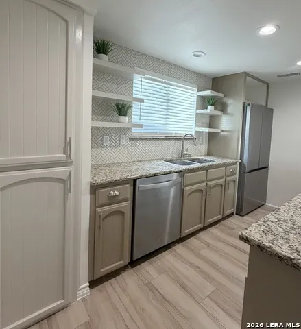 6005 MACGREGOR WAY San Antonio, TX 78240