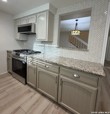 6005 MACGREGOR WAY San Antonio, TX 78240