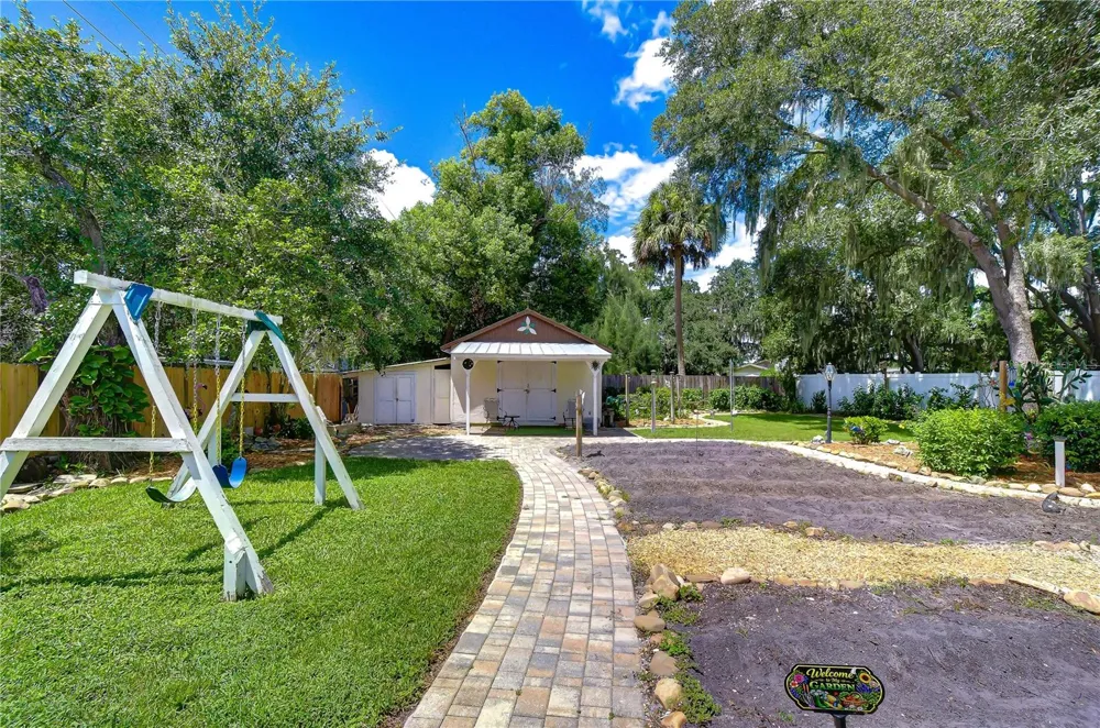 3917 KING DRIVE Brandon, FL 33511