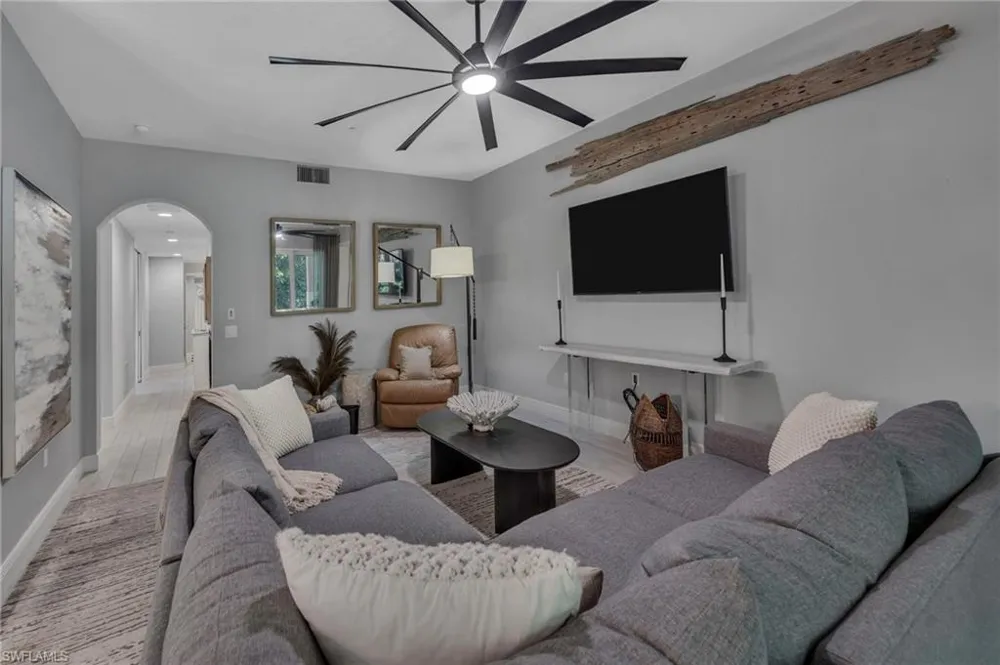 575 El Camino Real #6102 Naples, FL 34119