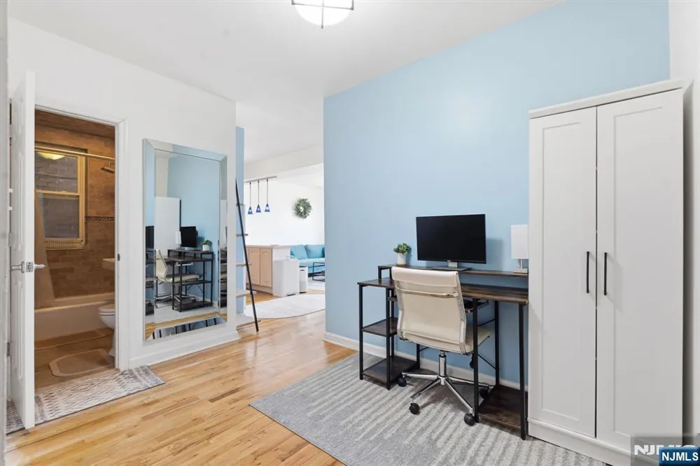 883 E Boulevard 1F Weehawken, NJ 07086