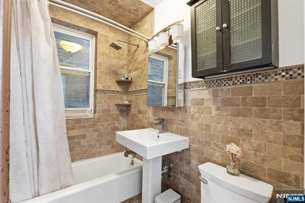 883 E Boulevard 1F Weehawken, NJ 07086