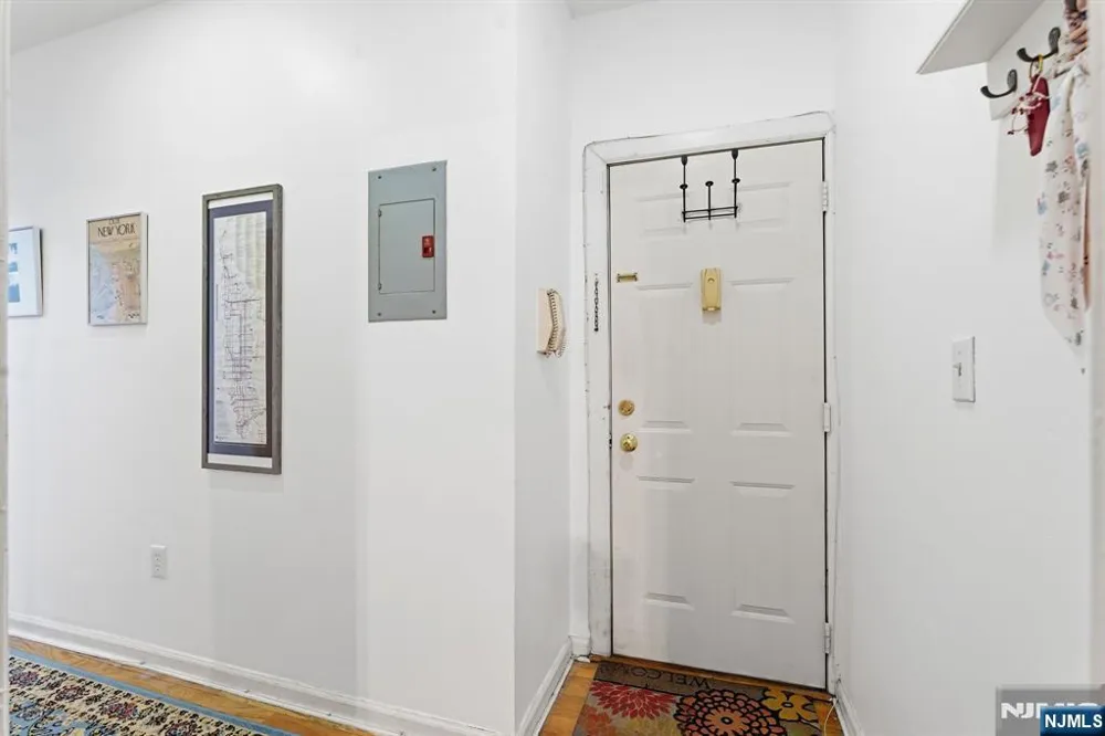 883 E Boulevard 1F Weehawken, NJ 07086