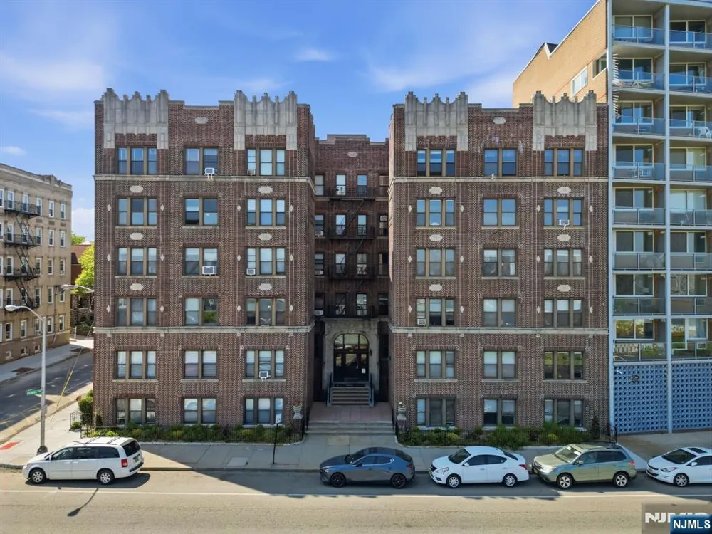 883 E Boulevard 1F Weehawken, NJ 07086