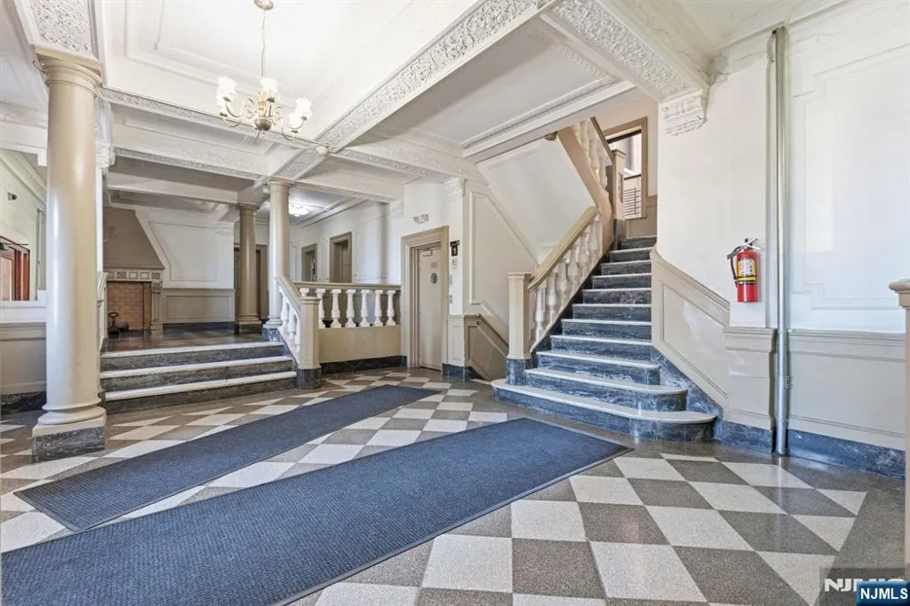 883 E Boulevard 1F Weehawken, NJ 07086