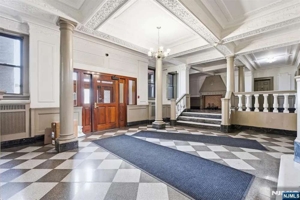 883 E Boulevard 1F Weehawken, NJ 07086