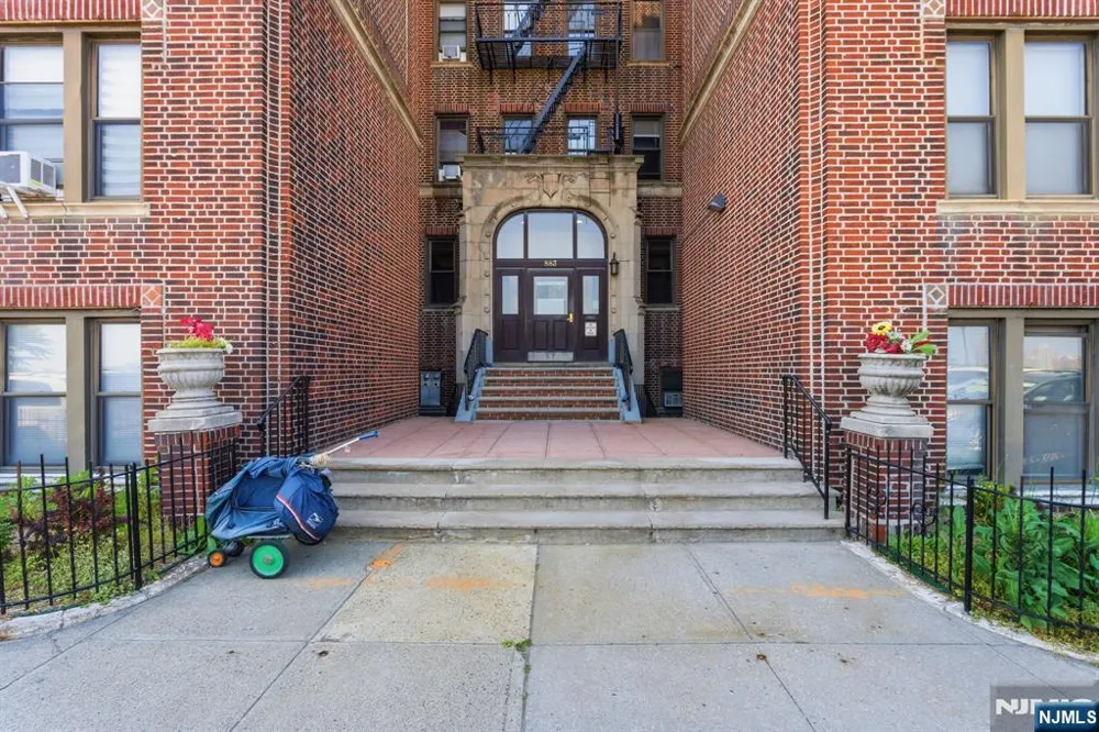 883 E Boulevard 1F Weehawken, NJ 07086