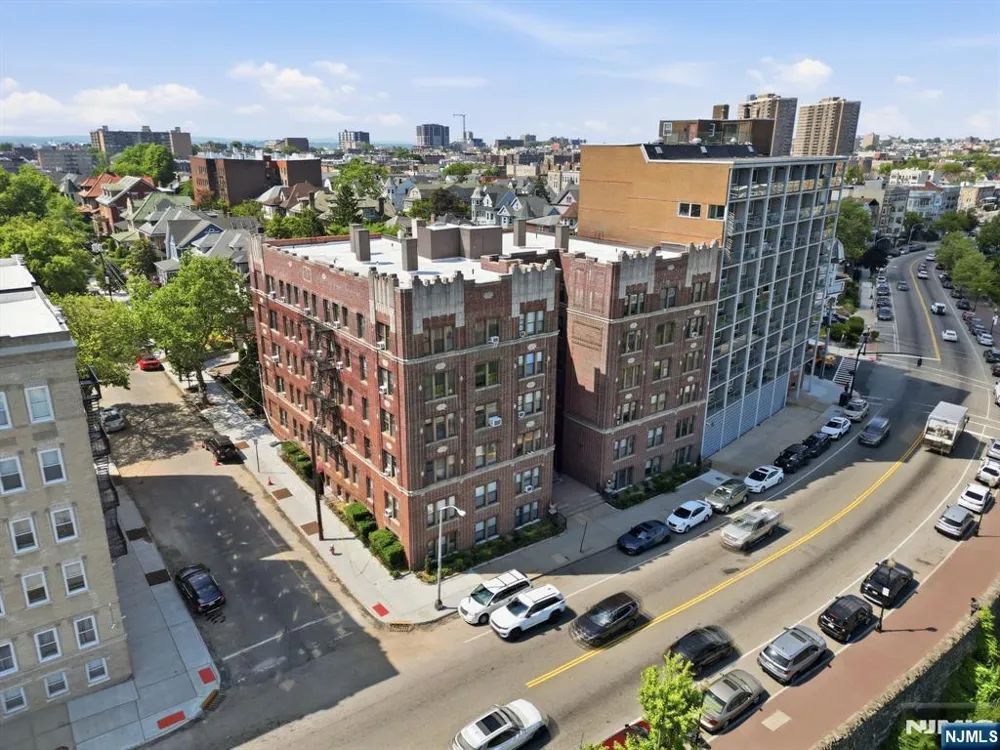 883 E Boulevard 1F Weehawken, NJ 07086