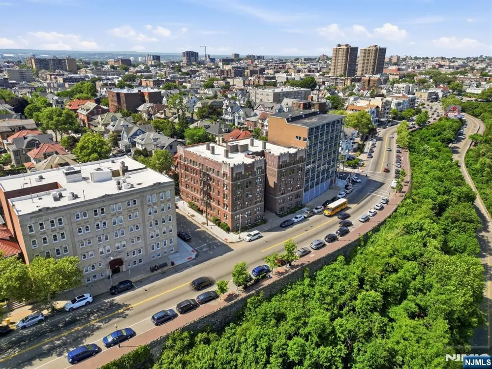 883 E Boulevard 1F Weehawken, NJ 07086