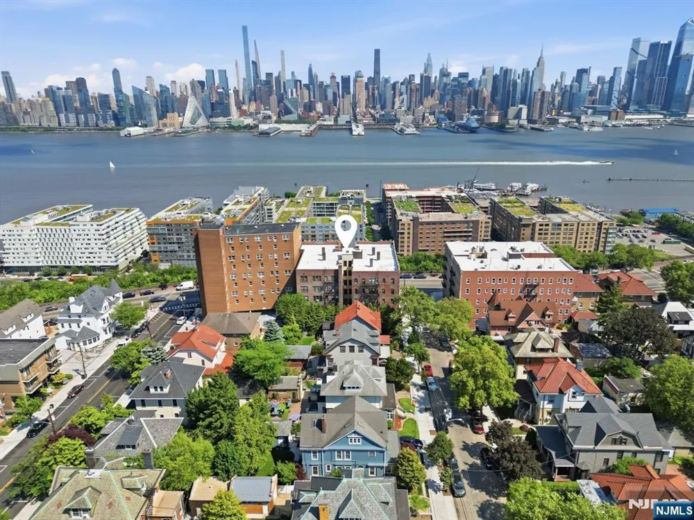883 E Boulevard 1F Weehawken, NJ 07086