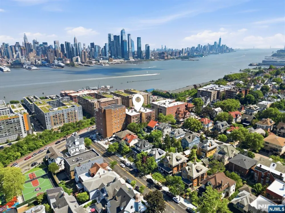 883 E Boulevard 1F Weehawken, NJ 07086