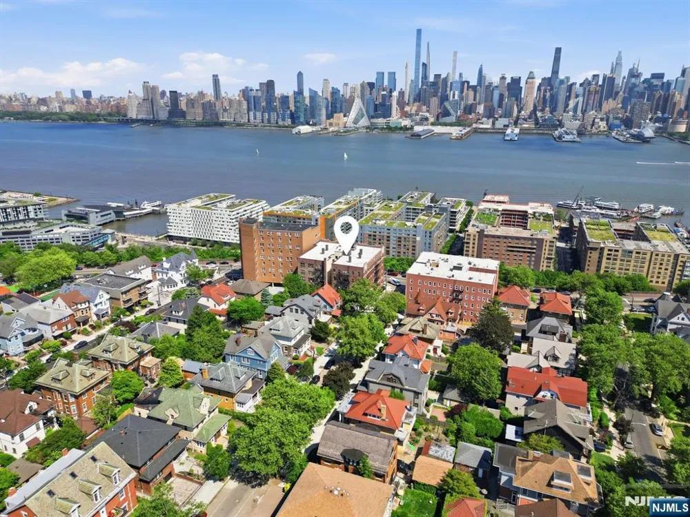 883 E Boulevard 1F Weehawken, NJ 07086