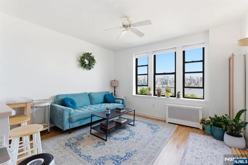 883 E Boulevard 1F Weehawken, NJ 07086
