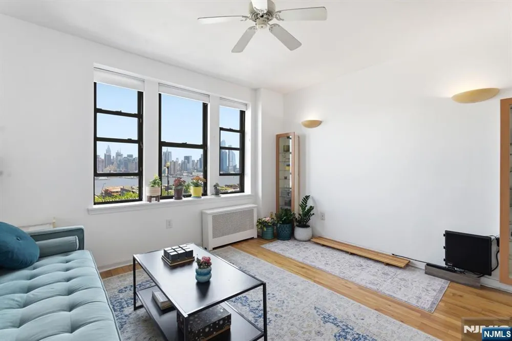 883 E Boulevard 1F Weehawken, NJ 07086