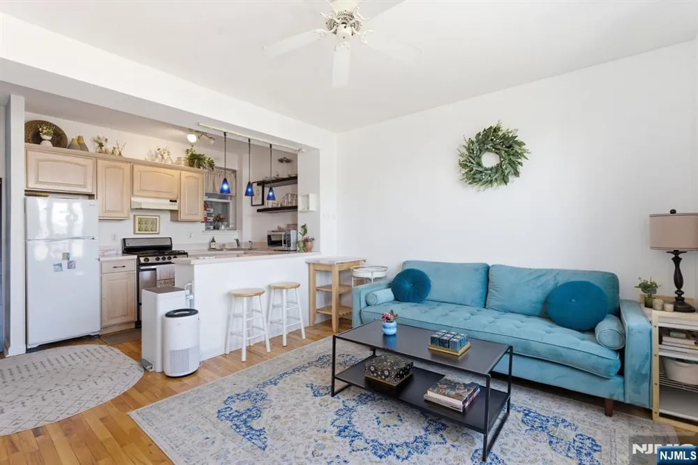 883 E Boulevard 1F Weehawken, NJ 07086