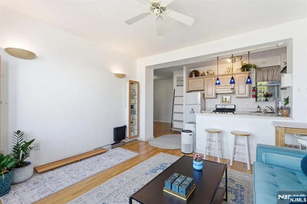 883 E Boulevard 1F Weehawken, NJ 07086