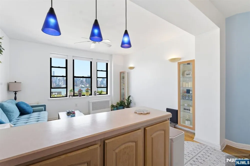 883 E Boulevard 1F Weehawken, NJ 07086