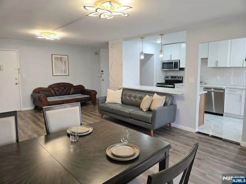 300 Winston Cliffside Park, NJ 07010
