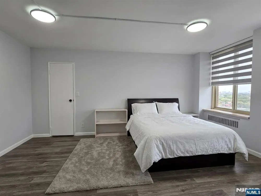 300 Winston Cliffside Park, NJ 07010