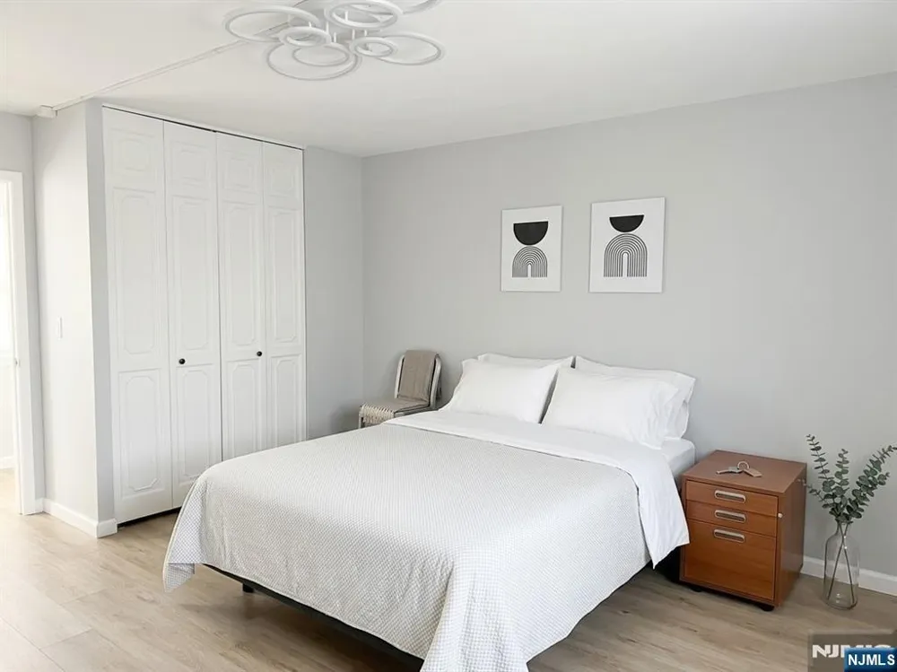300 Winston Cliffside Park, NJ 07010