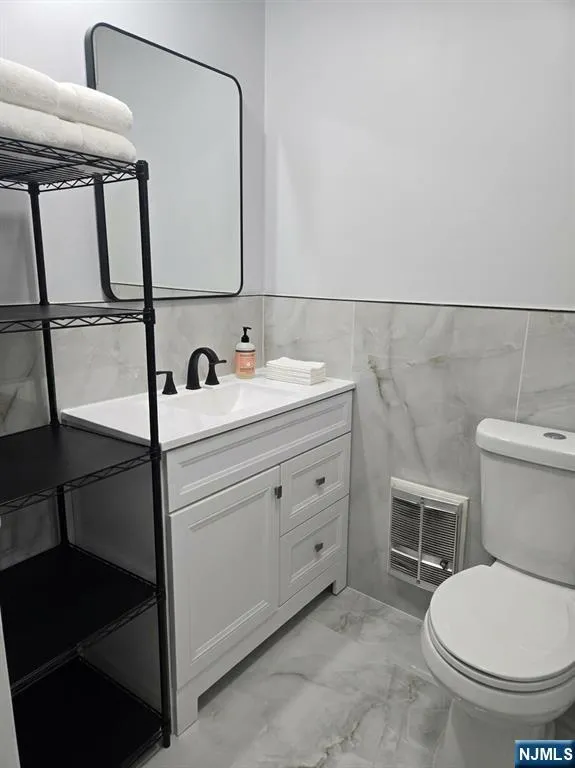 300 Winston Cliffside Park, NJ 07010