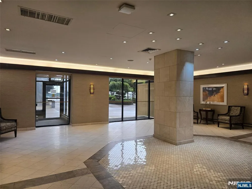 300 Winston Cliffside Park, NJ 07010