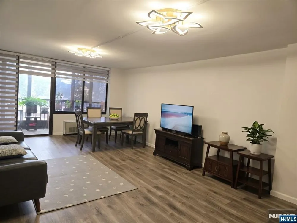 300 Winston Cliffside Park, NJ 07010