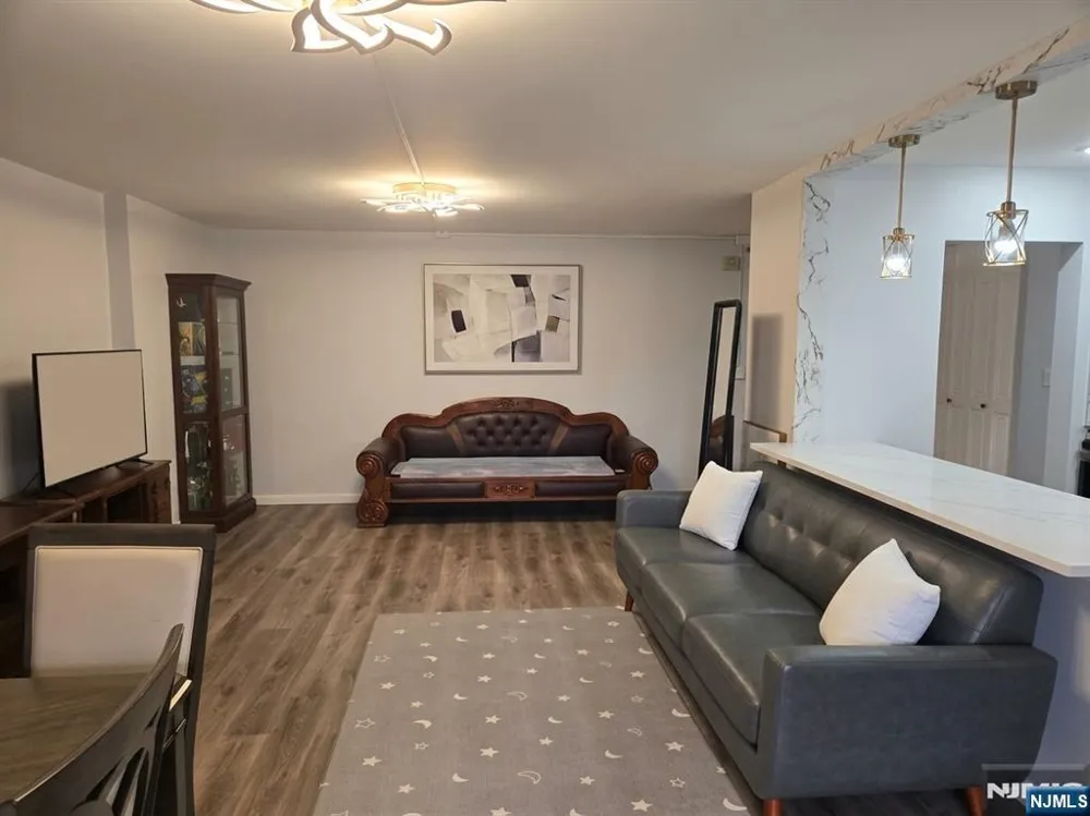 300 Winston Cliffside Park, NJ 07010