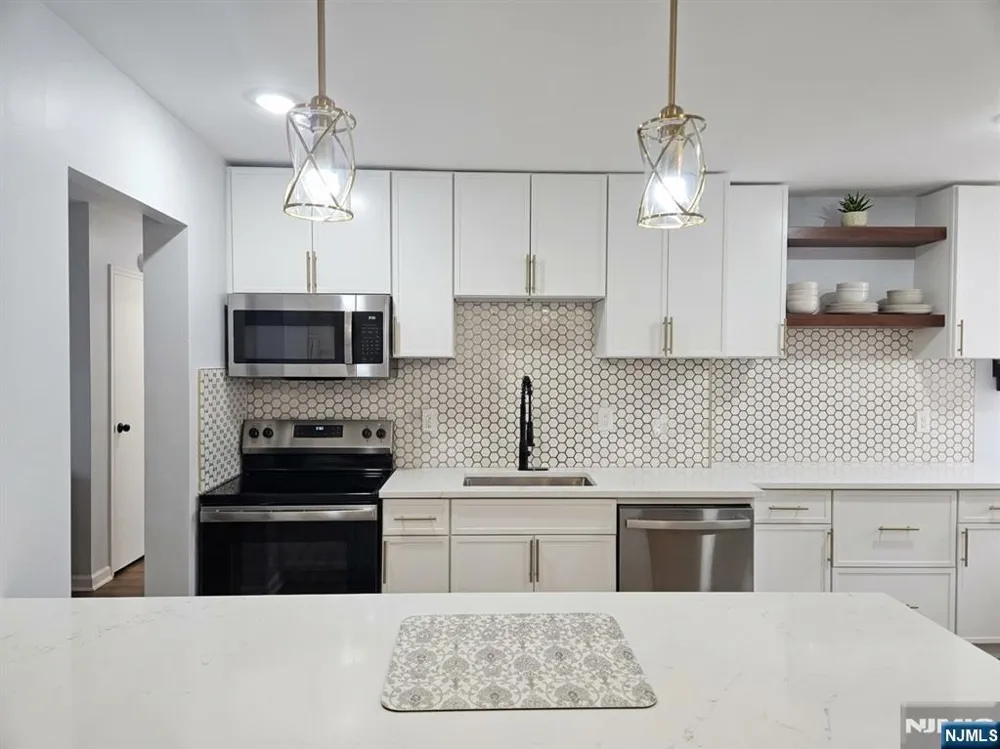300 Winston Cliffside Park, NJ 07010