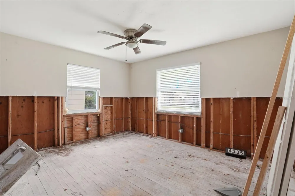 4535 EMERSON AVENUE S St Petersburg, FL 33711